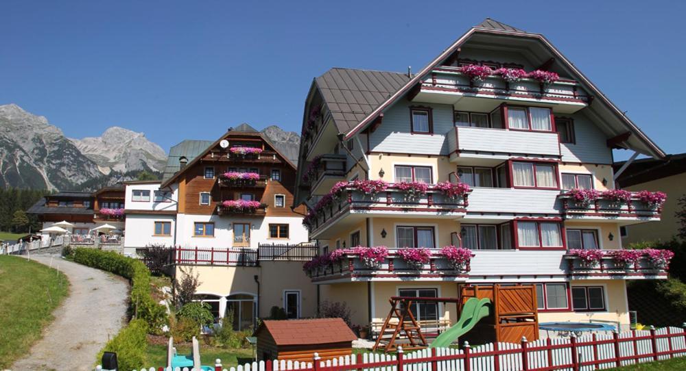 Hotel Neuwirt Ramsau am Dachstein Exterior foto